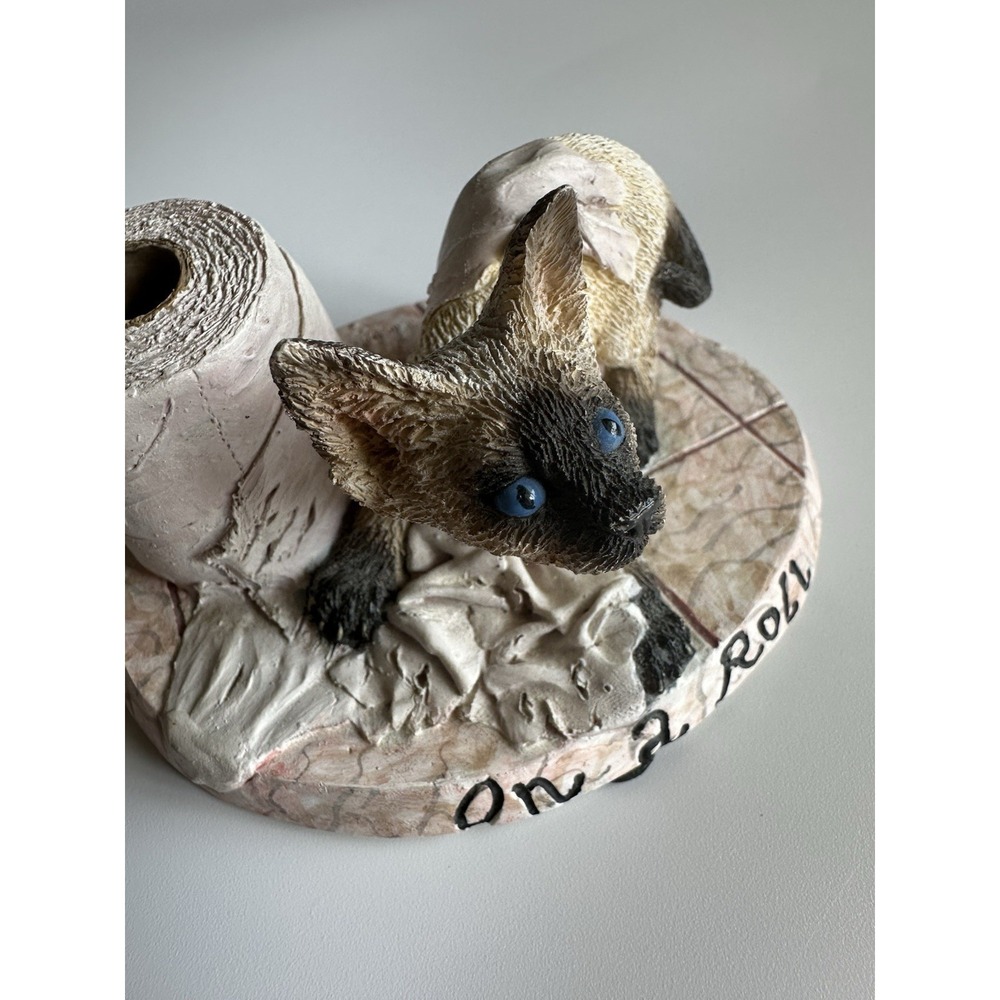 Living Stone Siamese Kitten Cat Figure Resin "On A Roll" 1998 3" Tall, 5" Wide - Picture 2 of 10